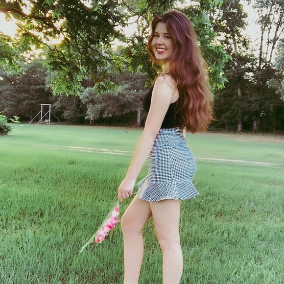 Meet your Posher, Olivia - Picture 3 of 3